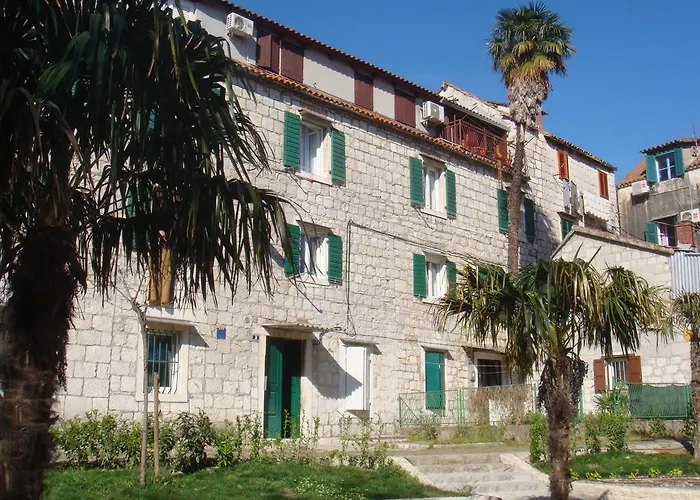 Royal Antique Apartment